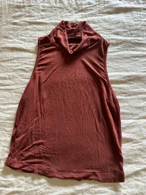 Sleevless Turtleneck Crop